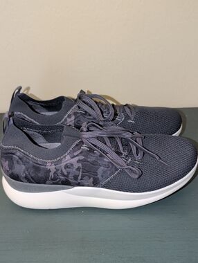 Women’s Moshn Sneakers with Subtle Camo Detailing